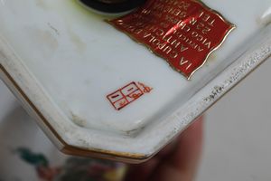 Coppia di vasi con coperchio.<BR>Probabilmente Parigi, prima metÃ  del XX secolo.  - Asta Maioliche e Porcellane - Associazione Nazionale - Case d'Asta italiane