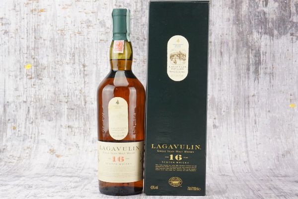 Lagavulin  - Asta September Spirits - Whisky, Whiskey e Bourbon da Collezione - Associazione Nazionale - Case d'Asta italiane