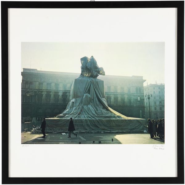 Christo : Wrapped Monumento to Vittorio Emanuele, Piazza del Duomo, Milano 1970  - Asta Arte Moderna e Contemporanea - Associazione Nazionale - Case d'Asta italiane