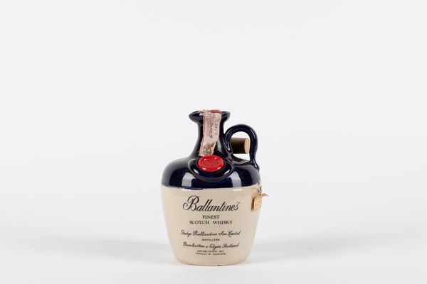 Scozia : Ballantines Scotch Whisky Decanter in Ceramica (1 BT)  - Asta Vini e Distillati - Associazione Nazionale - Case d'Asta italiane