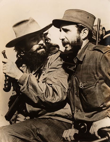 ALBERTO KORDA : Fidel Castro and Camilo Cienfuegos, Havana  - Asta Fotografia - Associazione Nazionale - Case d'Asta italiane