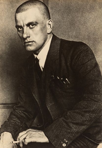 Alexander Rodchenko : Portrait of Vladimir Mayakovsky  - Asta Fotografia - Associazione Nazionale - Case d'Asta italiane