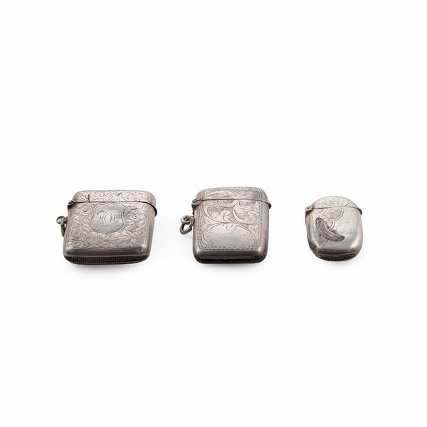 Gruppo di oggetti in argento (3)  - Asta Argenti e l'Arte della Tavola - Associazione Nazionale - Case d'Asta italiane