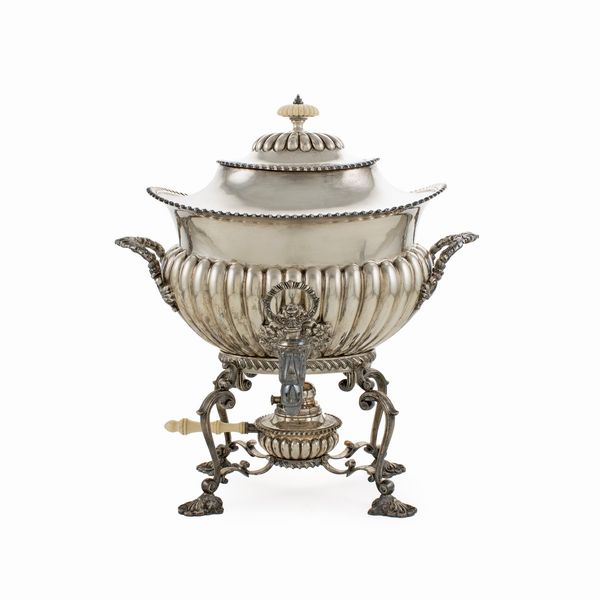 Tea kettle in argento  - Asta Argenti e l'Arte della Tavola - Associazione Nazionale - Case d'Asta italiane