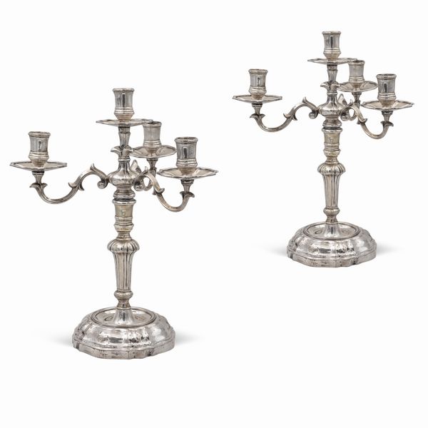 Coppia di candelabri a quattro fiamme in argento  - Asta Argenti e l'Arte della Tavola - Associazione Nazionale - Case d'Asta italiane