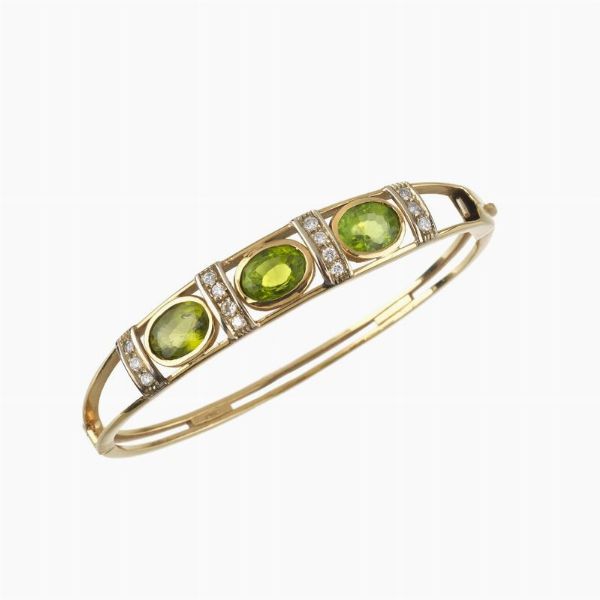 BRACCIALE RIGIDO CON PERIDOT E DIAMANTI  - Asta Gioielli  - Associazione Nazionale - Case d'Asta italiane