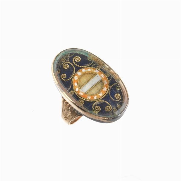 ANELLO E SPILLA CON SCENA FIGURATA  - Asta Gioielli  - Associazione Nazionale - Case d'Asta italiane