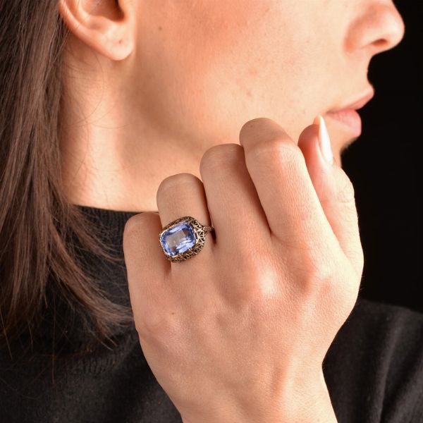 ANELLO CON PIETRA SINTETICA  - Asta Gioielli  - Associazione Nazionale - Case d'Asta italiane