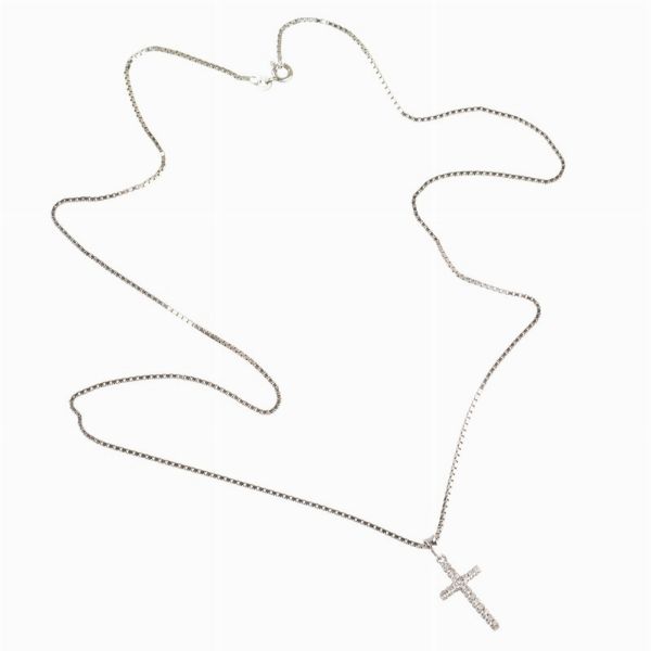 COLLANA CON PENDENTE A FORMA DI CROCE  - Asta Gioielli  - Associazione Nazionale - Case d'Asta italiane