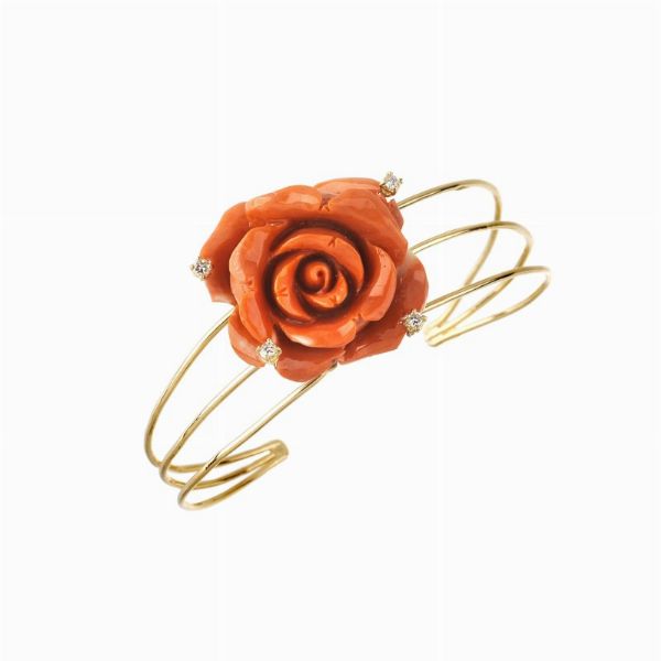 BRACCIALE RIGIDO CON ROSA DI CORALLO  - Asta Gioielli  - Associazione Nazionale - Case d'Asta italiane