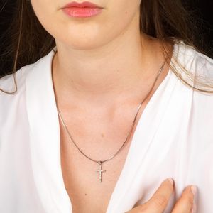 COLLANA CON PENDENTE A FORMA DI CROCE  - Asta Gioielli  - Associazione Nazionale - Case d'Asta italiane