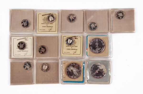 Lotto di 3 medaglie America's Cup Azzurra 1983 e 10 medagliette A.S. Roma Campione d'Italia 1982-83  - Asta Numismatica - Associazione Nazionale - Case d'Asta italiane