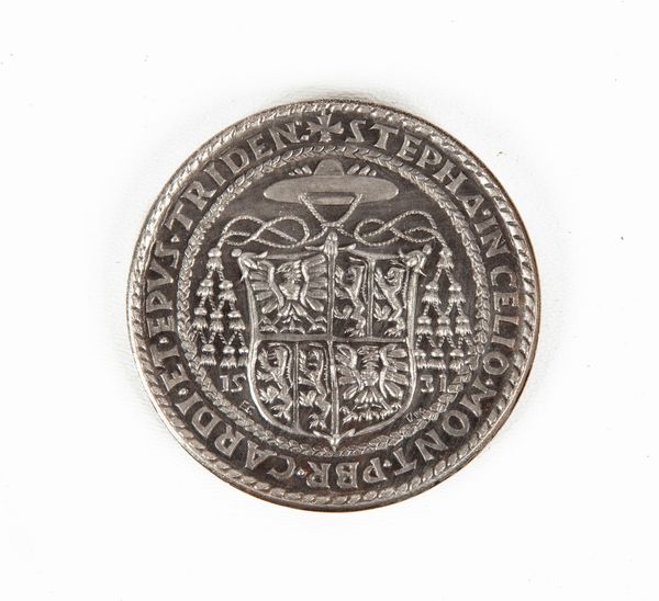 Riconio in metallo argentato della medaglia del Cardinale Bernardino Cles del 1531 Trento  - Asta Numismatica - Associazione Nazionale - Case d'Asta italiane