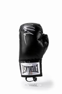 Mike  Tyson : Guantone Boxe  - Asta Pop Culture / Memorabilia e Card - Associazione Nazionale - Case d'Asta italiane