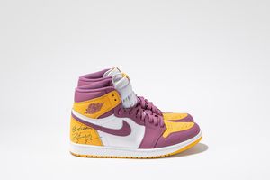 Michael Jordan : Jordan 1 Retro High OG Brotherhood autografate da Michael Jordan  - Asta Pop Culture / Memorabilia e Card - Associazione Nazionale - Case d'Asta italiane