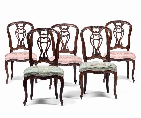Cinque sedie in legno intagliato. XVIII secolo  - Asta Antiquariato e dipinti - Associazione Nazionale - Case d'Asta italiane