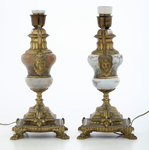 Coppia di vasi montati a lampada in porcellana e bronzo dorato  - Asta Antiquariato e dipinti - Associazione Nazionale - Case d'Asta italiane
