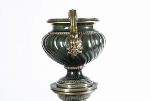 Colonna a torchon con vaso in ceramica. Sarreguemise, Francia XX secolo  - Asta Antiquariato e dipinti - Associazione Nazionale - Case d'Asta italiane