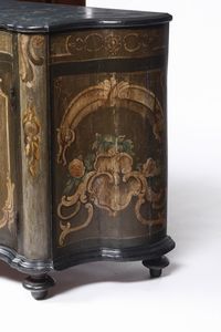 Credenza laccata a due ante. XVIII-XIX secolo  - Asta Antiquariato e dipinti - Associazione Nazionale - Case d'Asta italiane