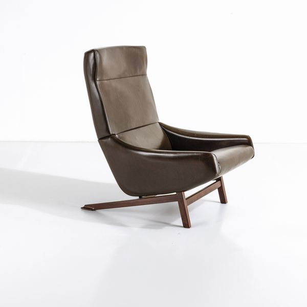 GIANFRANCO FRATTINI : Poltrona mod. 880<BR>  - Asta Design 200 - Associazione Nazionale - Case d'Asta italiane