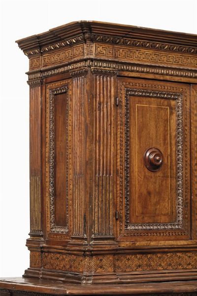 CREDENZA CON ALZATA, TOSCANA, PRIMA MET SECOLO XVI  - Asta MOBILI E OGGETTI D'ARTE DA COLLEZIONI PRIVATE - Associazione Nazionale - Case d'Asta italiane