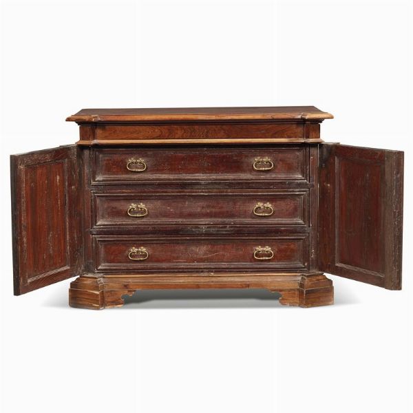 CREDENZA, TOSCANA, PRIMA METÀ SECOLO XVIII  - Asta MOBILI E OGGETTI D'ARTE DA COLLEZIONI PRIVATE - Associazione Nazionale - Case d'Asta italiane