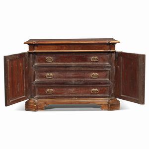 CREDENZA, TOSCANA, PRIMA METÀ SECOLO XVIII  - Asta MOBILI E OGGETTI D'ARTE DA COLLEZIONI PRIVATE - Associazione Nazionale - Case d'Asta italiane