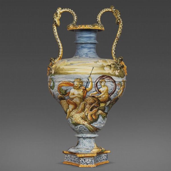 VASO A ANFORA, URBINO, BOTTEGA DI ORAZIO FONTANA, 1560-1570  - Asta IMPORTANTI MAIOLICHE DAL RINASCIMENTO AL SETTECENTO - Associazione Nazionale - Case d'Asta italiane