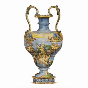 VASO A ANFORA, URBINO, BOTTEGA DI ORAZIO FONTANA, 1560-1570  - Asta IMPORTANTI MAIOLICHE DAL RINASCIMENTO AL SETTECENTO - Associazione Nazionale - Case d'Asta italiane