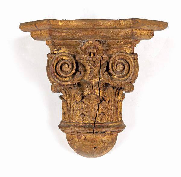 Coppia di mensole in legno intagliato e dorato a forma di capitello, XIX secolo  - Asta Antiquariato - Mobili, Sculture e Oggetti d'Arte - Associazione Nazionale - Case d'Asta italiane