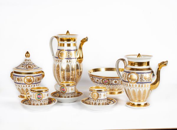 Servizio da caffè in porcellana bianca e oro, XIX secolo  - Asta Antiquariato - Mobili, Sculture e Oggetti d'Arte - Associazione Nazionale - Case d'Asta italiane