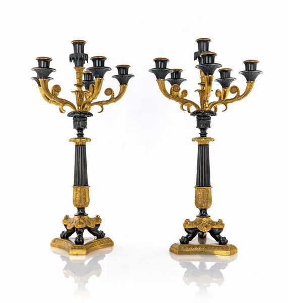 Coppia di candelabri in bronzo brunito e dorato a sei luci  - Asta Antiquariato - Mobili, Sculture e Oggetti d'Arte - Associazione Nazionale - Case d'Asta italiane