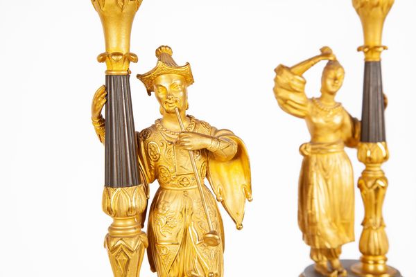 Coppia di candelabri in bronzo dorato e brunito d'epoca Impero a quattro luci  - Asta Antiquariato - Mobili, Sculture e Oggetti d'Arte - Associazione Nazionale - Case d'Asta italiane