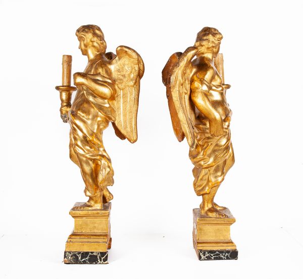 Coppia di angeli reggicero in legno dorato, XVIII secolo  - Asta Antiquariato - Mobili, Sculture e Oggetti d'Arte - Associazione Nazionale - Case d'Asta italiane