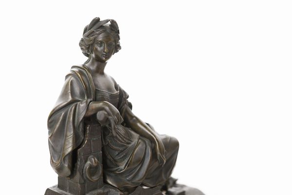 Figura femminile allegorica seduta  - Asta Antiquariato - Mobili, Sculture e Oggetti d'Arte - Associazione Nazionale - Case d'Asta italiane