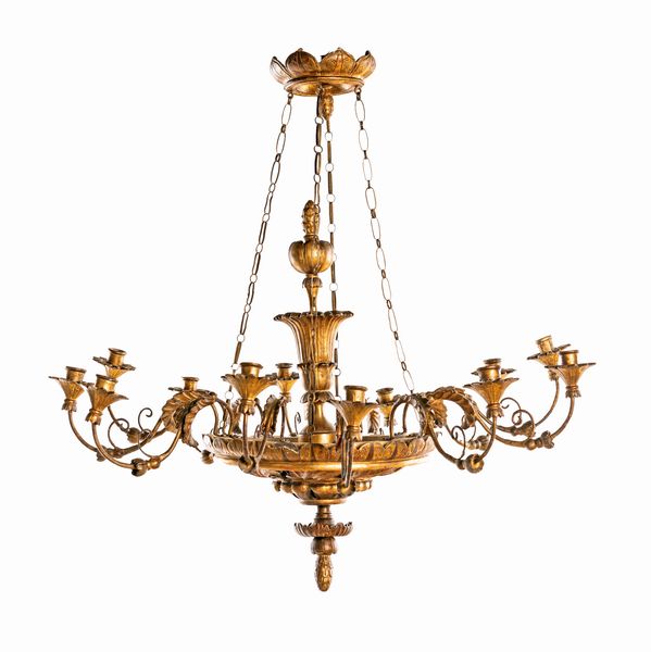 Lampadario in legno dorato a dodici luci  - Asta Antiquariato - Mobili, Sculture e Oggetti d'Arte - Associazione Nazionale - Case d'Asta italiane