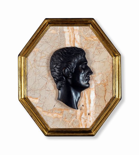 Quattro grandi medaglioni in marmo e bronzo , XIX secolo  - Asta Antiquariato - Mobili, Sculture e Oggetti d'Arte - Associazione Nazionale - Case d'Asta italiane