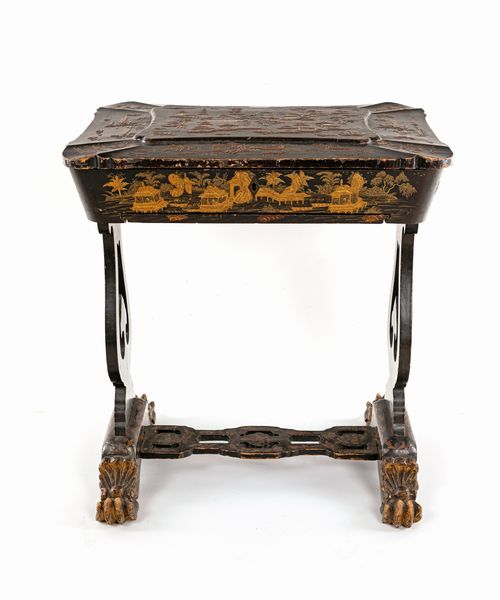 Tavolino da lavoro in legno laccato nero decorato a chinoiséries dorate, XIX secolo  - Asta Antiquariato - Mobili, Sculture e Oggetti d'Arte - Associazione Nazionale - Case d'Asta italiane