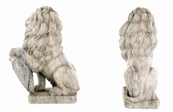 Coppia di leoni da ingresso in marmo bianco, fine del XIX secolo  - Asta Antiquariato - Mobili, Sculture e Oggetti d'Arte - Associazione Nazionale - Case d'Asta italiane