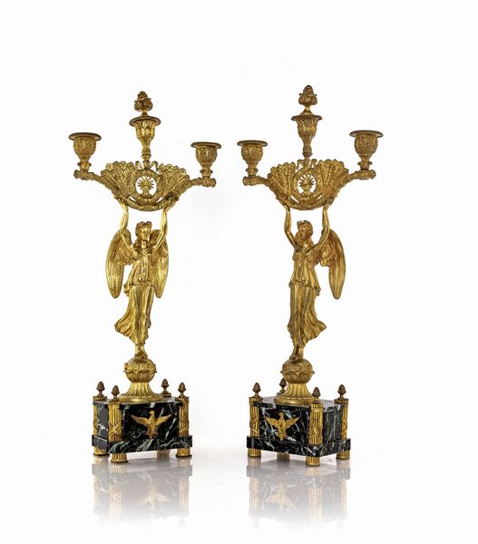 Coppia di candelabri in bronzo dorato, fine XIX/inizi XX secolo  - Asta Antiquariato - Mobili, Sculture e Oggetti d'Arte - Associazione Nazionale - Case d'Asta italiane