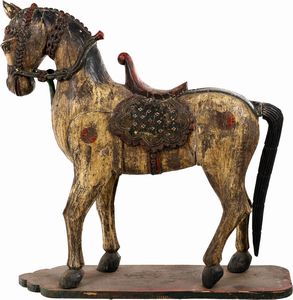 Grande cavallo in legno dipinto, Cina, XIX secolo  - Asta Antiquariato - Mobili, Sculture e Oggetti d'Arte - Associazione Nazionale - Case d'Asta italiane