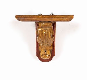 Coppia di piccole mensole in legno dipinto e dorato  - Asta Antiquariato - Mobili, Sculture e Oggetti d'Arte - Associazione Nazionale - Case d'Asta italiane