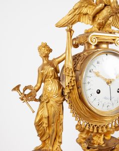 Orologio da camino Luigi XVI in bronzo dorato e marmo rouge griotte, Francia, fine del XVIII secolo  - Asta Antiquariato - Mobili, Sculture e Oggetti d'Arte - Associazione Nazionale - Case d'Asta italiane