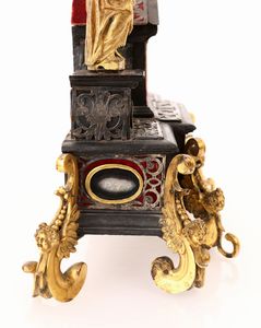 Giovanni Francesco Susini (bottega di) : Crocifisso da altare in bronzo dorato, rame argentato e legno ebanizzato  - Asta Antiquariato - Mobili, Sculture e Oggetti d'Arte - Associazione Nazionale - Case d'Asta italiane