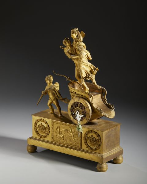 MANIFATTURA FRANCESE DEL XIX SECOLO : Pendola da tavolo in bronzo dorato con Amore e Psiche su un cocchio trainato da un putto, su base decorata a rilievo con festoni, canestre di fiori e scena mitologica  - Asta Asta 423 | ARTE ANTICA E DEL XIX SECOLO Online - Associazione Nazionale - Case d'Asta italiane