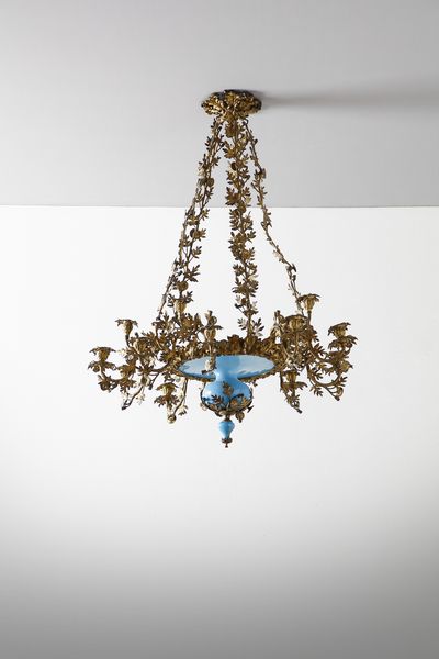 MANIFATTURA FRANCESE DELLA FINE DEL XIX SECOLO : Lampadario in bronzo dorato e vetro opaline, con struttura e fiamme in forma di rami fogliati e fioriti ed elementi fitomorfi  - Asta Asta 423 | ARTE ANTICA E DEL XIX SECOLO Online - Associazione Nazionale - Case d'Asta italiane