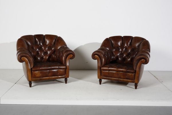 MANIFATTURA DEL XX SECOLO : Coppia di poltrone stile Chesterfield  - Asta Asta 423 | ARTE ANTICA E DEL XIX SECOLO Online - Associazione Nazionale - Case d'Asta italiane