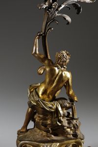 MANIFATTURA DEL XIX SECOLO : Coppia di candelieri a cinque luci in bronzo dorato in forma di figure allegoriche che sorreggono la base di un fiore  - Asta Asta 423 | ARTE ANTICA E DEL XIX SECOLO Online - Associazione Nazionale - Case d'Asta italiane