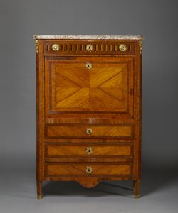 MANIFATTURA FRANCESE DEL XVIII-XIX SECOLO : Secretaire lastronato in bois de rose, cassetto sotto al piano in marmo e tre cassetti alla base, calatoia con piano in pelle celante sette cassetti e vano, applicazioni e boccachiavi in bronzo dorato  - Asta Asta 423 | ARTE ANTICA E DEL XIX SECOLO Online - Associazione Nazionale - Case d'Asta italiane