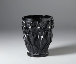 LALIQUE : Vaso dalla serie Bacchantes in vetro nero soffiato a stampo  - Asta Asta 423 | ARTE ANTICA E DEL XIX SECOLO Online - Associazione Nazionale - Case d'Asta italiane